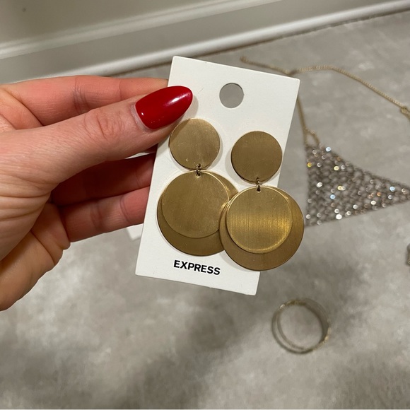 NWT Express gold dangle earrings - Picture 7 of 7